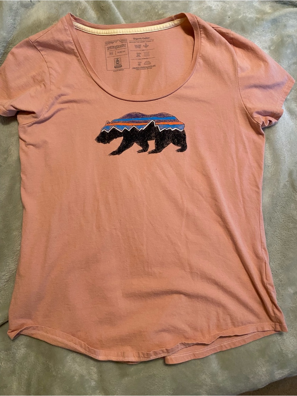 Patagonia Pink Short-Sleeve Tee with Bear Graphic Slim Fit size Medium